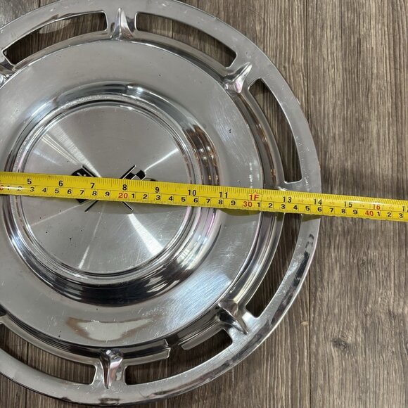 VTG 1960's Chevrolet Chevy Impala Cross Flag Wheel Covers Hubcaps 4 Chrome 14" - Picture 4 of 9